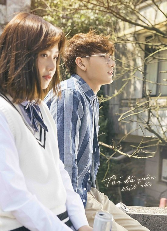 Chia sẻ về những lần tham gia đóng MV với các ca sĩ nổi tiếng, cô bạn nữ sinh 9X trường Báo chí chia sẻ: "Cả hai lần đóng MV chung với các sao nổi tiếng showbiz đều là những trải nghiệm rất đáng nhớ và mình được học hỏi rất nhiều thông qua những lần tham gia MV đó để tiếp tục phát triển con đường nghệ thuật".