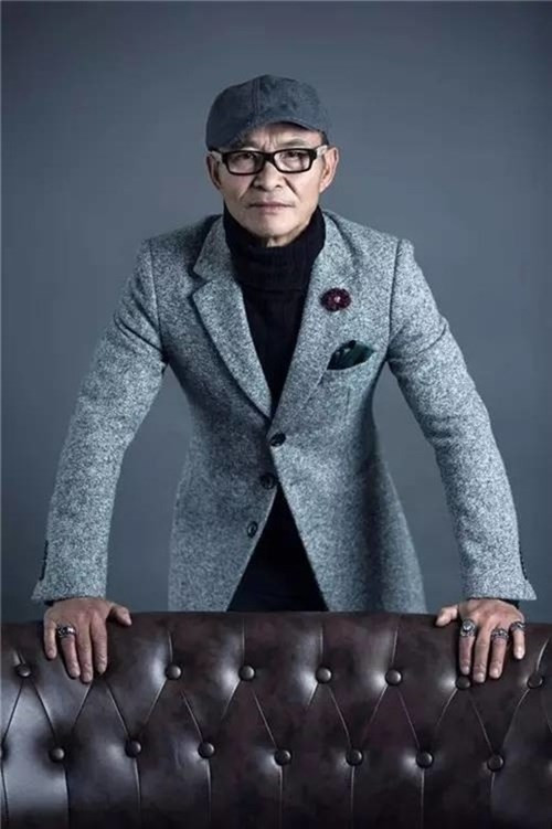 Không chỉ thể hiện được phong cách cực ngầu, ông Tường còn cho thấy mình có phong cách vô cùng lịch lãm đúng với số tuổi của mình.