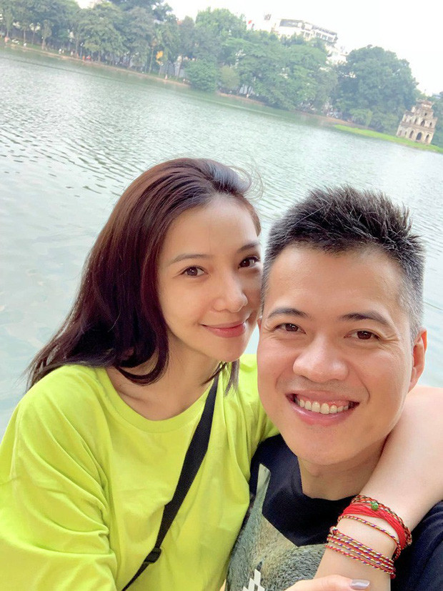 Mới đây, nhân dịp sinh nhật Lưu Đê Ly, Huy DX đã đăng ảnh của cặp đôi và gửi lời chúc: "Hôm nay sinh nhật cô gái này nên dậy từ rất sớm, khăn gói quả mướp lên bờ hồ chụp cái ảnh kỉ niệm 2019. Chúc em tuổi mới thành công, hạnh phúc, được lên hồ chơi nhiều hơn nhé".