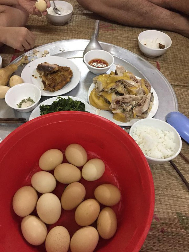 "Hôm nay chồng em vào bếp làm món mực xào. 500 anh em trong hội cho em ý kiến ăn liệu chết người không ạ?" - đó là những lời nói không thể nào mang tính chất "trăn trối" hơn của cô vợ sau khi được chồng thiết đãi món mực xào hoa thiên lý trứ danh.