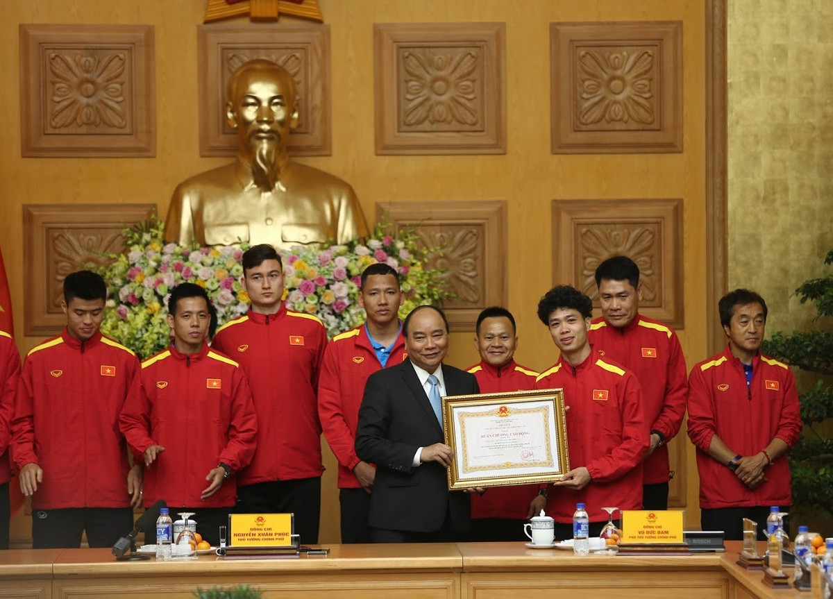 Với sự đóng góp của mình cho đội tuyển Việt Nam, cá nhân Công Phượng cũng nhận bằng khen của Thủ tướng Nguyễn Xuân Phúc.