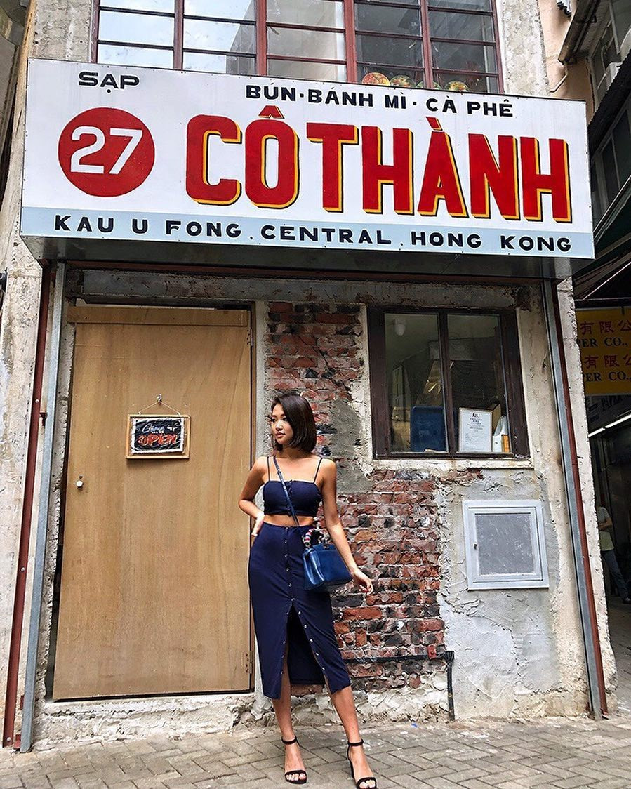 Thậm chí, cô nàng còn thích thú khi được đội nói lá và còn viết caption: "Cảm ơn vì những trải nghiệm tuyệt vời" sau chuyến hành trình tại Việt Nam.