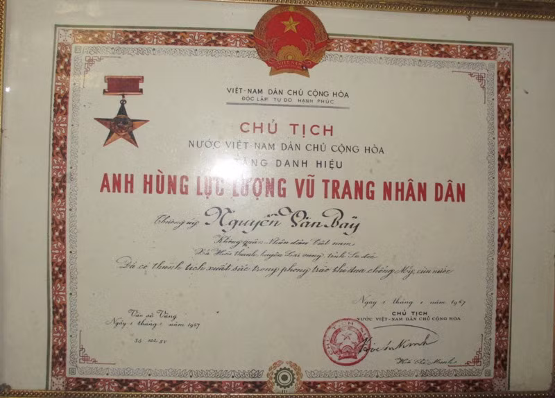 Năm 1967, ông Bảy được tặng danh hiệu Anh hùng lực lượng vũ trang nhân dân (Ảnh: Thanh Lâm).