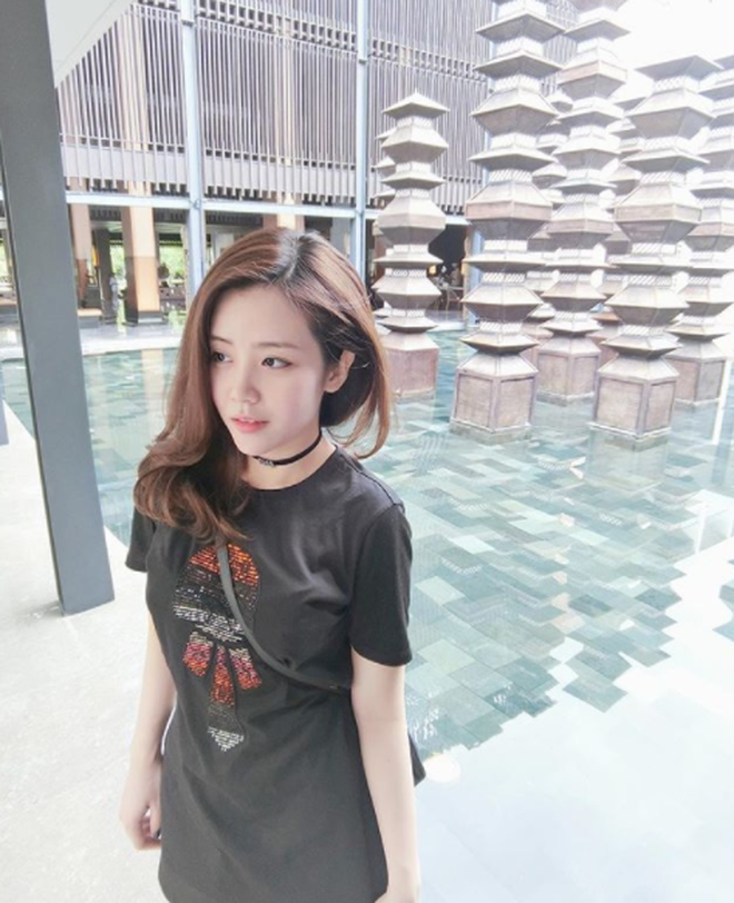 Theo nhiều người nhận xét, từ Thoại Liên toát ra thần thái nhẹ nhàng, nữ tính và cũng không kém phần sang chảnh.