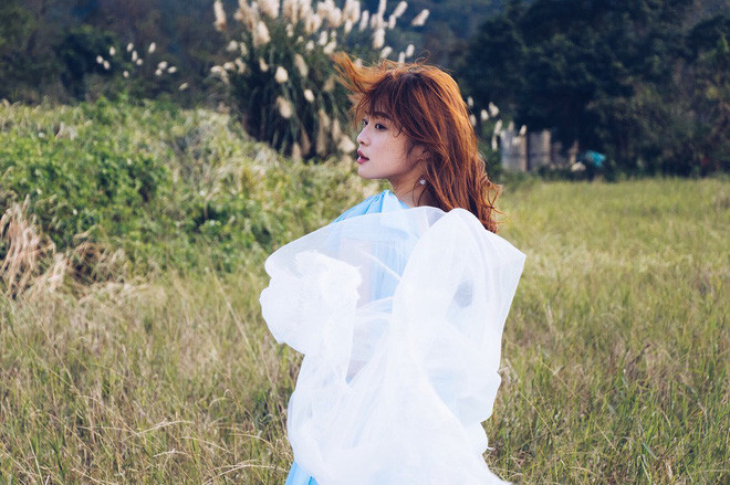 Câu chuyện bắt đầu khi chủ nhân của bài viết, đưa mẹ đi shopping ở một trung tâm thương mại tại thành phố Tân Bắc, Đài Loan. Khi bước ngang qua một tiệm trang sức tại đây, chàng trai đã ngay lập tức bị thu hút bởi bóng dáng một vị khách nữ đang ngắm nghía có góc nghiêng giống nữ diễn viên Song Hye Kyo.