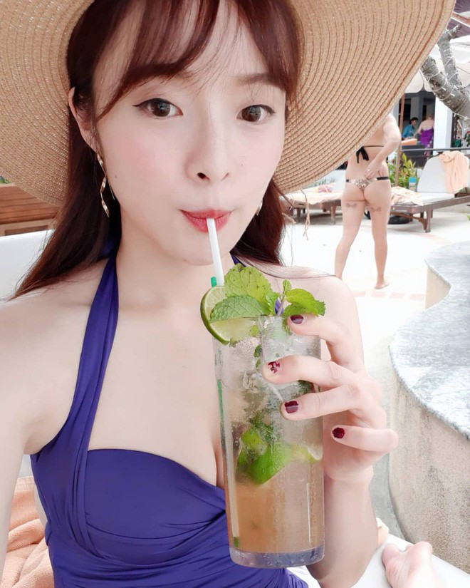 Ngơ ngẩn ngẩn ngơ cả buổi, anh chàng quyết định chụp lén cô một tấm và đăng lên MXH với hy vọng sẽ tìm được danh tính của cô.