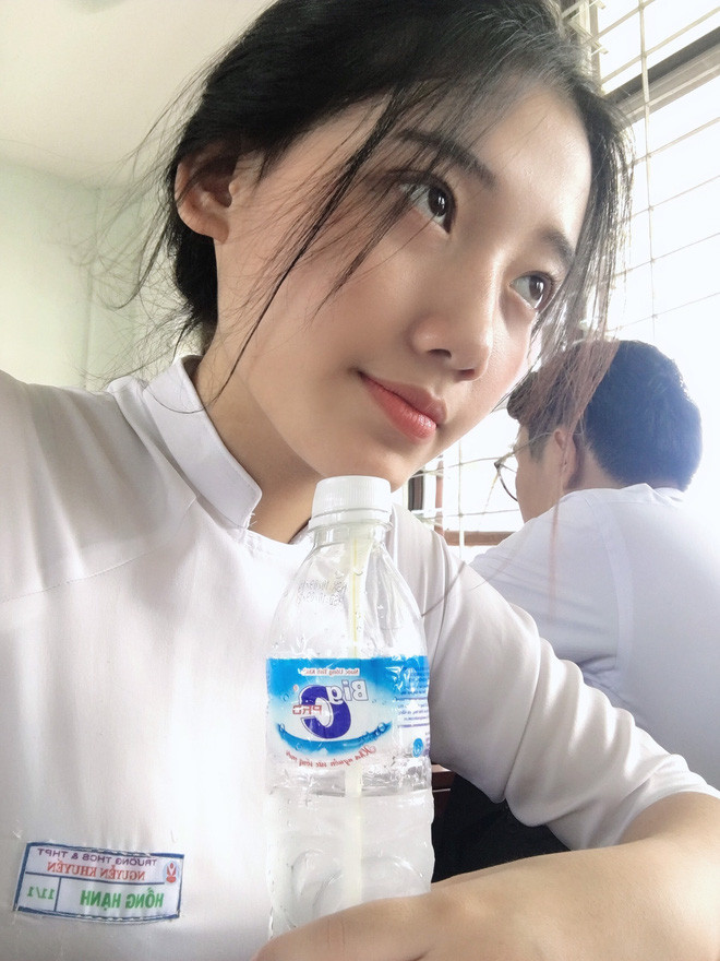 Làm mẫu ảnh một phần vì đam mê và thứ 2 là kiếm thêm thu nhập cho Hồng Hạnh. Cô nàng cảm thấy vui vì được nhiều người quan tâm và tự nhủ rằng sẽ luôn làm đẹp bản thân và cảm thấy yêu thích vì điều đó.