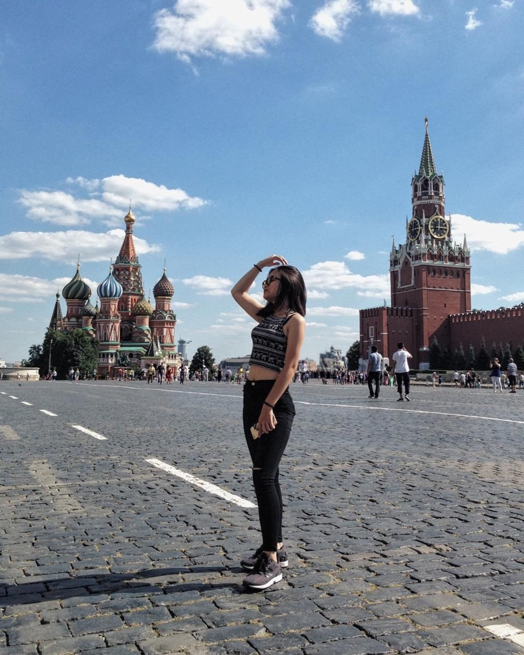 Hình ảnh đời thường xinh xắn của cô bạn may mắn thấy Cristiano Ronaldo (CR7) ngoài đời và được xem anh đá bóng trên sân, trong một trận đấu thật nhiều cảm xúc.