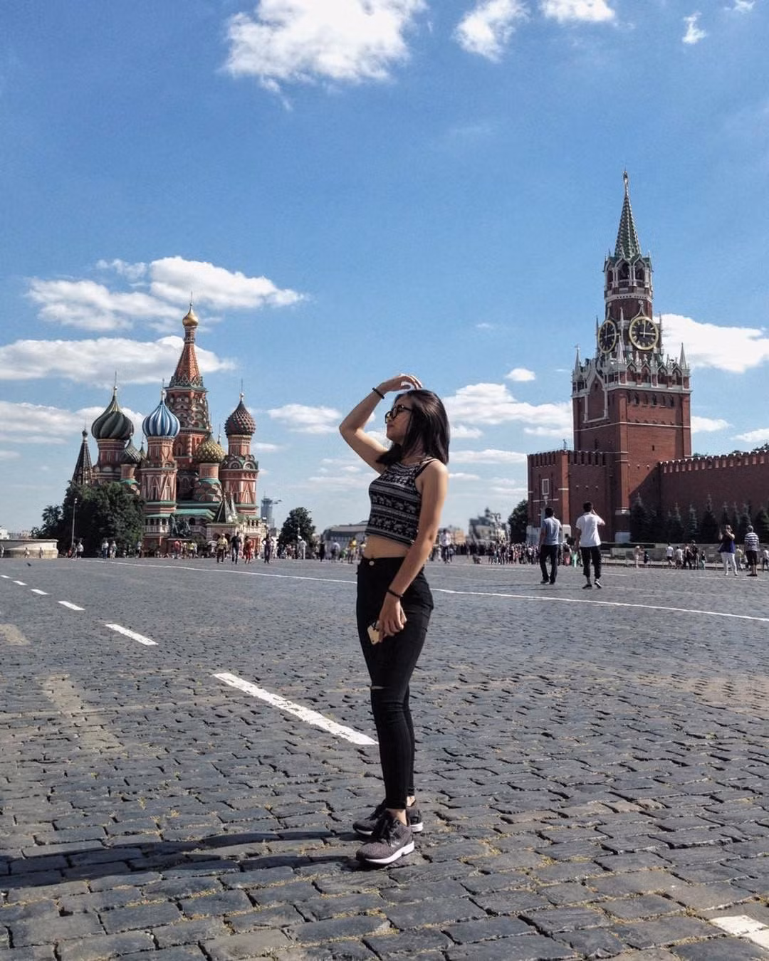 Hình ảnh đời thường xinh xắn của cô bạn may mắn thấy Cristiano Ronaldo (CR7) ngoài đời và được xem anh đá bóng trên sân, trong một trận đấu thật nhiều cảm xúc.