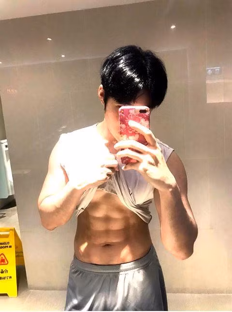 Tuy nhiên, phương pháp làm đẹp này được các bác sĩ khuyến cáo dành cho những người tập luyện nhưng không lên cơ hoặc những người có ngoại hình cân đối. Vì sau khi phẫu thuật, nếu không giữ gìn vóc dáng và chế độ ăn hiệu quả, mô mỡ sẽ che lấp múi cơ và cuộc đại phẫu xem như công cốc.