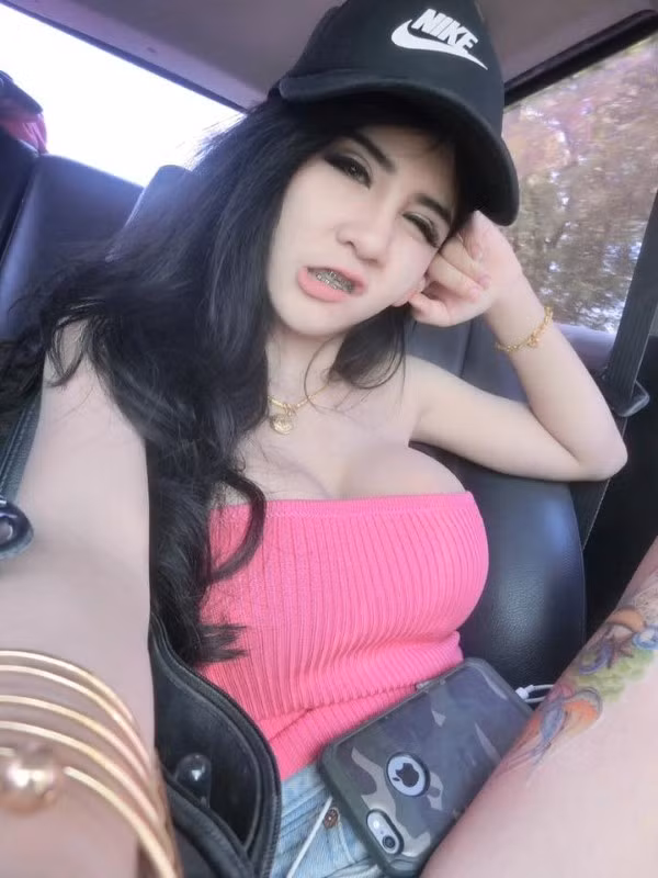 Ngay sau khi đoạn clip của hot girl Wichooda Cheuychom được đăng tải, nó đã thu hút được cư dân mạng Thái Lan và được chia sẻ chóng mặt.