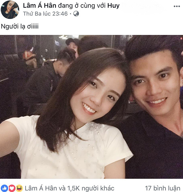 Tuy vậy, chỉ vài ngày sau màn livestream triệu views, Á Hân lại bị dân mạng phát hiện tay trong tay cùng Hồng Hải xuất hiện tại tòa nhà Bitexco (TP.HCM). Khi bị nhiều người cho rằng đang cố tình tạo "phốt", hotgirl này tỏ ra không quan tâm nhưng lại tiếp tục livestream phân trần về sự việc xuất hiện cùng chồng.