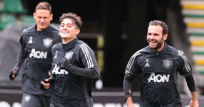 Chuyển nhượng cầu thủ từ The Sun, nhằm mục tiêu bổ sung chất lượng nhân sự hàng tiền vệ cũng như tăng cường kinh nghiệm khu trung tuyến, AC Milan đang quyết tâm chiêu mộ Juan Mata, cầu thủ kỳ cựu của MU.