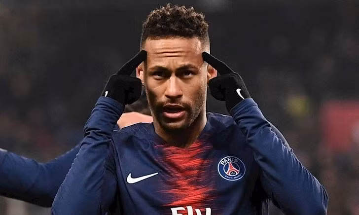 Neymar thực chất đã tìm mọi cách để đến Real Madrid, trước khi có thông tin bày tỏ nguyện vọng tái ngộ Barcelona. Nguồn tin trên còn khẳng định, tiền đạo sinh năm 1992 đã nói chuyện với Sergio Ramos, Marcelo và Casemiro về cuộc sống mới ở Santiago Bernabeu.