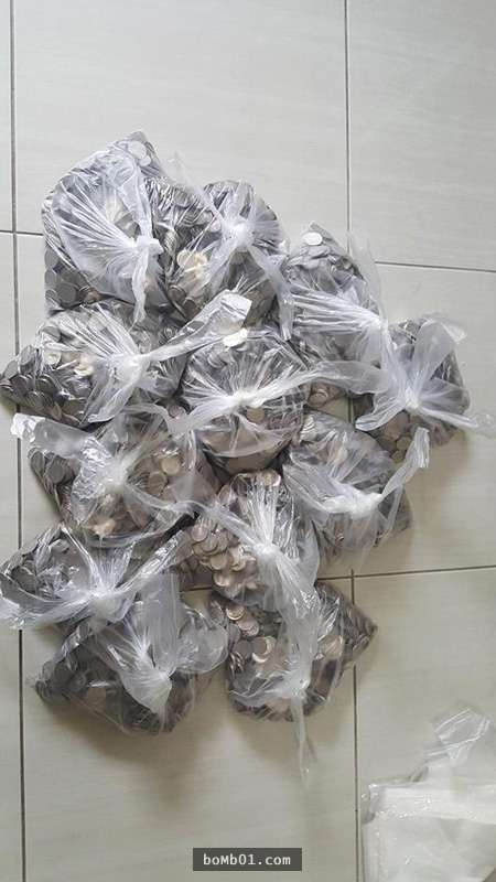 Trong ba con lợn đất, một con đựng toàn tiền 50 nhân dân tệ và hai con còn lại cũng đầy ắp tiền xu. Sau khi đếm số tiền của mình, anh Guo và vợ không thể tin nổi những gì họ đã làm được trong thời gian qua. Họ đã tiết kiệm được 11 triệu Nhân dân tệ tương đương khoảng 38,5 tỷ Việt Nam đồng.