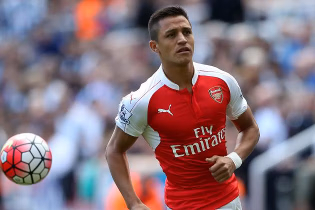 Tại Tây Ban Nha, anh sở hữu danh hiệu La Liga và siêu cúp châu Âu. Ngoài ra, Sanchez góp công lớn giúp ĐT Chile đoạt chức vô địch bóng đá Nam Mỹ hè vừa qua sau 24 năm.