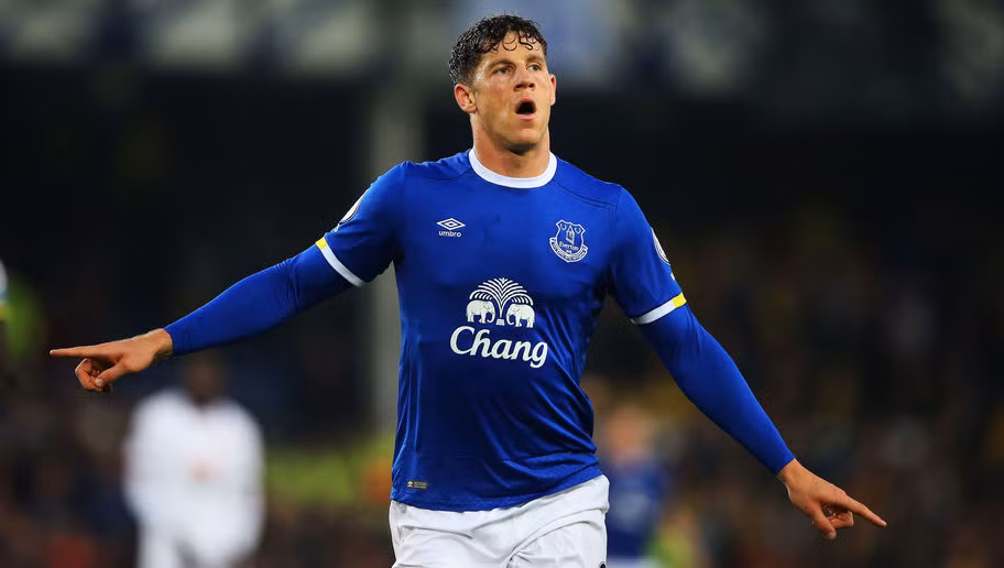 Chelsea quay lại thương vụ Ross Barkley: Chelsea đang cần một cầu thủ tấn công đa năng trong bối cảnh Morata chưa thể hòa nhập còn Hazard dính chấn thương nặng. Barkley có thể đá tiền vệ trung tâm, hộ công hoặc dạt cánh, bởi vậy anh sẽ có thể thi đấu trong nhiều sơ đồ khác nhau. Ảnh: Goal