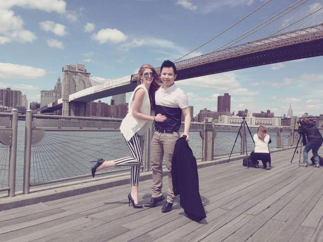 Những hành động tình cảm của người mẫu An Tây và ông bầu Khắc Tiệp đã khiến nhiều người nghĩ ra viễn cảnh rằng Ngọc Trinh đã thất sủng và Andrea rất có thể sẽ thay thế để trở thành át chủ bài của ông trùm chân dài.