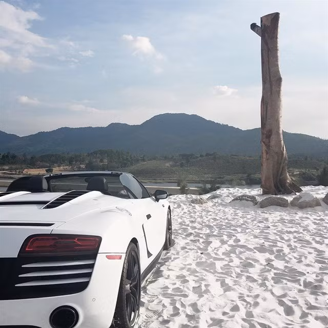 Được biết, loại cát trắng ở khu du lịch M’Đrắk được lấy từ biển Nha Trang và phải rất kì công mới có thể mang chúng tới Tây Nguyên. Hiện tại khu sinh thái vẫn chưa có ngày chính thức mở cửa. Nhưng rất nhiều bạn đã hy vọng trong năm 2017 sẽ có cơ hội khám phá thiên đường du lịch nghỉ dưỡng độc đáo này.