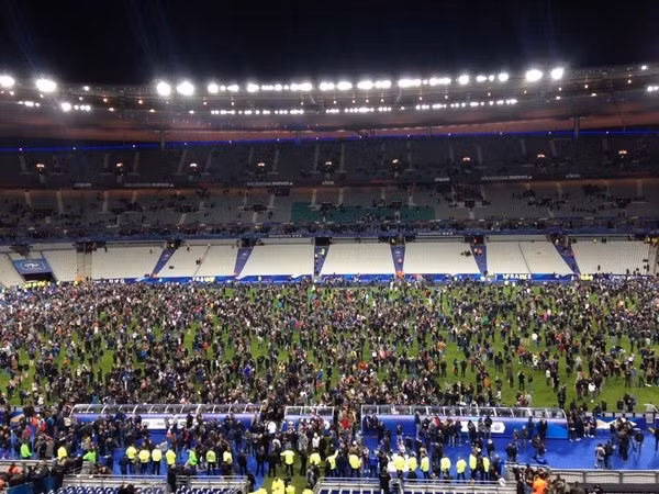 CDV so tan khan cap sau khung bo lien hoan o Paris