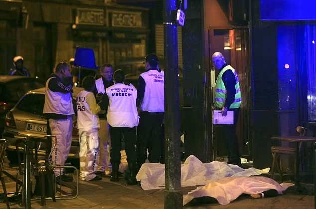 Những vụ khủng bố liên hoàn đã nổ ra trên đường phố Paris. Ước tính có tới 140 thiệt mạng trong những vụ khủng bố này.