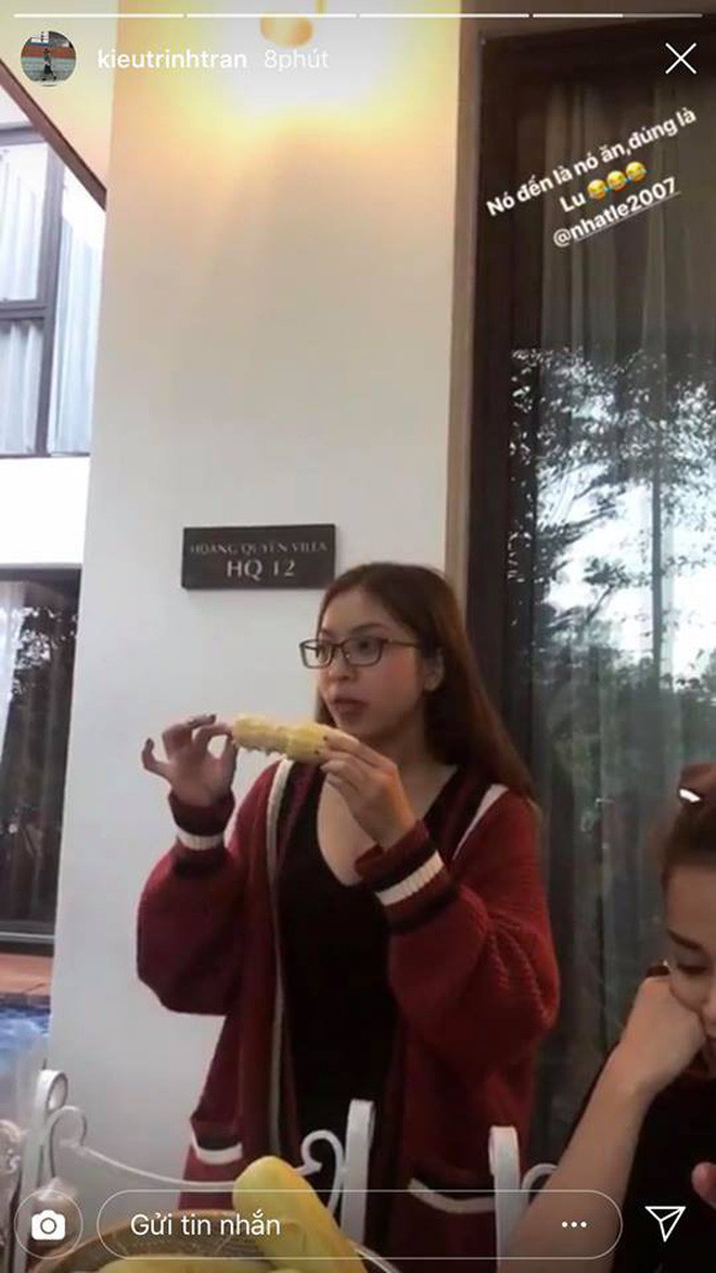 Cũng chính trên trang cá nhân của mình, quản lý Kieu Trinh Tran đã đăng tải những bức hình nhóm cầu thủ gồm Quang Hải, Đức Chinh, Tiến Dũng cùng dàn người yêu quây quần vui vẻ bên nhau, đồng thời đập tin những tin đồn chia tay của người yêu Quang Hải.