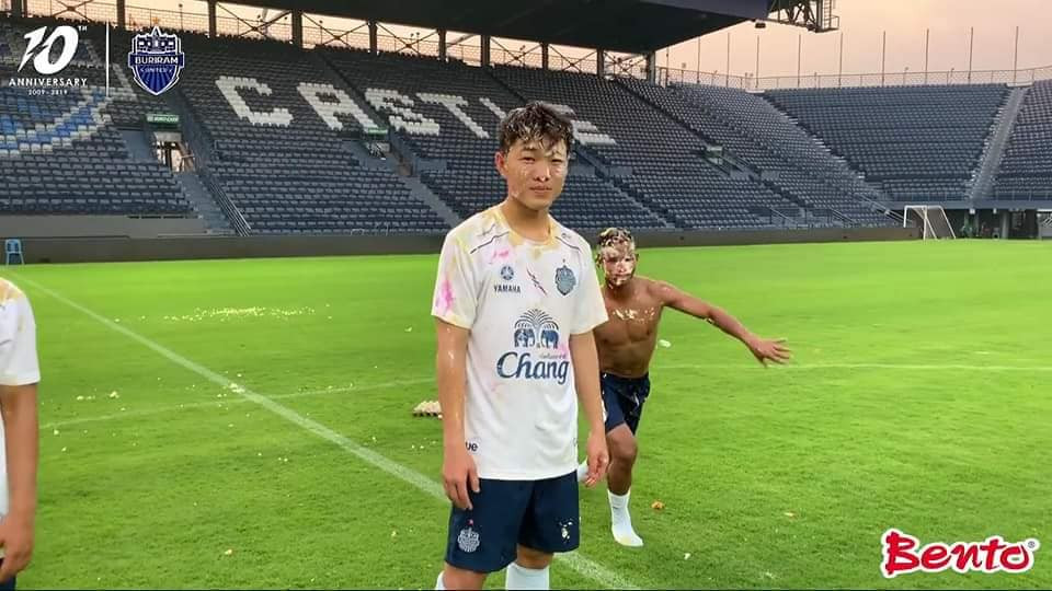 Có người liên tưởng mái tóc xù kiểu "bà thím" này và mái tóc mà Công Phượng đã làm trước khi tham dự Asian Cup 2019.