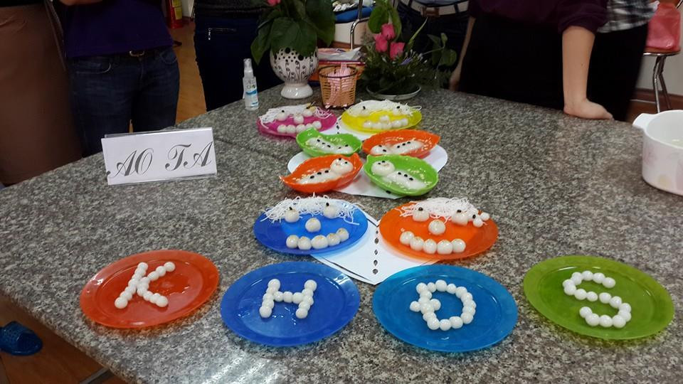 Việc trang trí những đĩa bánh trôi, bánh chay bá đạo là điều được dân mạng nghĩ ra để tạo điểm nhấn cho ngày Tết Hàn Thực năm nay.