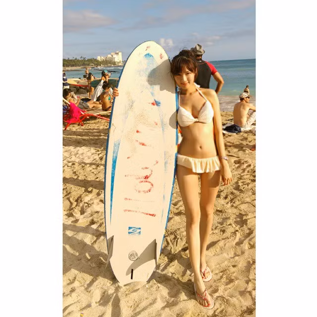 Có vóc dáng không quá nổi bật, nhưng bằng khuôn mặt "trẻ thơ" Tiểu Tiểu đã dễ dàng chinh phục được trái tim của cư dân mạng xứ Trung.