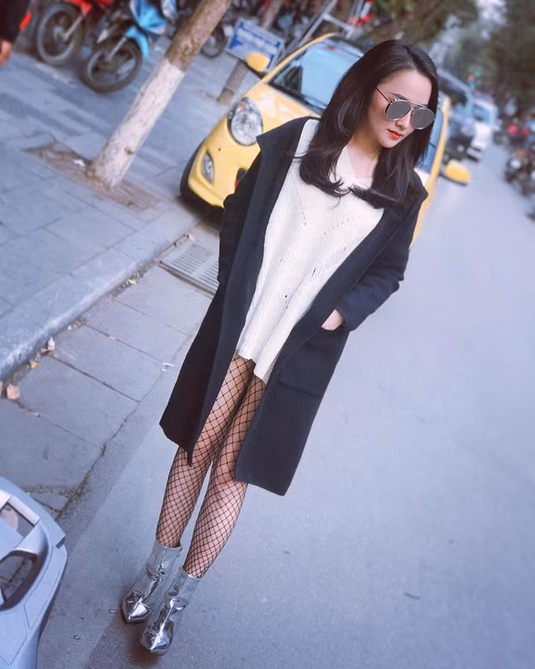 Được biết, chàng trai quay clip ghi lại quá trình "chinh phục" người đẹp bán trà sữa là Phạm Trung Hiếu, sinh năm 1985, hiện đang làm công việc kinh doanh tại Hà Nội. Đây cũng không phải là cái tên xa lạ với cộng đồng mạng khi từng sản xuất nhiều clip vui nhộn, hài hước thu hút giới trẻ.