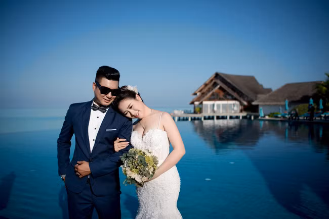 Sau gần 8 năm, kể từ những ngày đầu “cưa cẩm” cô bằng những túi đồ ăn sáng treo trước cổng, đến tận bây giờ Bảo vẫn giữ thói quen mua đồ ăn sáng cho cô mỗi ngày, bất kể giận dỗi, bất kể nắng mưa.