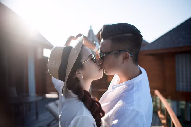 Mai hy vọng sau này dù xảy ra sóng gió lớn đến đâu thì cả hai cũng nắm chặt tay nhau để cùng vượt qua mọi chuyện.