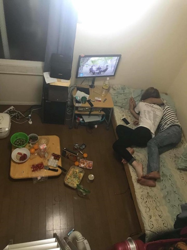 Đã dẫn người yêu về phòng là khó chấp nhận rồi, nhiều cặp đôi còn hồn nhiên hôn nhau hay làm những điều chẳng được đẹp mắt cho lắm.