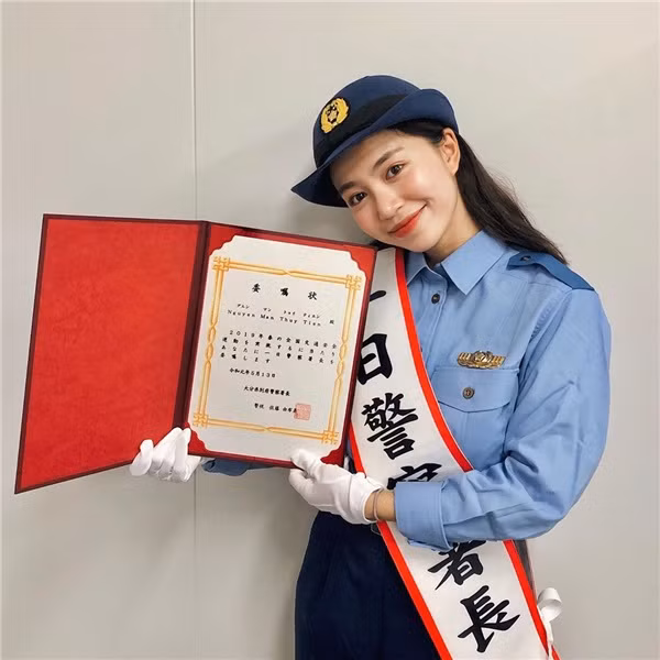 Tham gia hoạt động ngoại khóa này, Mẫn Tiên có trách nhiệm hướng dẫn mọi người thực hiện những quy định về an toàn giao thông như không dùng rượu bia, nhắn tin điện thoại khi điều khiển xe, dạy các em nhỏ về luật giao thông.