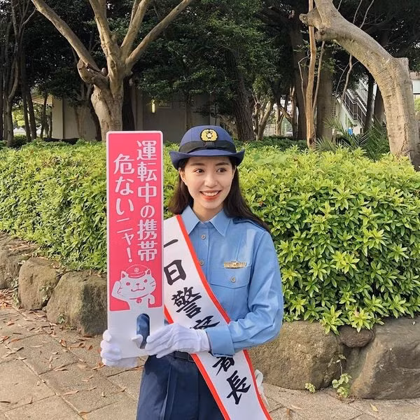 Trên trang cá nhân, Mẫn Tiên chia sẻ những hình ảnh của mình trong một ngày làm cảnh sát với dòng chú thích: "It's been such an honour to be selected as Beppu Police Chief for one day. Learned a lot and here it goes another day to remember ! I'm truly blessed for all these". (Tạm dịch: Thật là một vinh dự khi được chọn làm cảnh sát của Beppu trong một ngày. Tôi đã học hỏi được rất nhiều và đây thật sự là một ngày đáng nhớ! Tôi cảm thấy biết ơn vì tất cả).