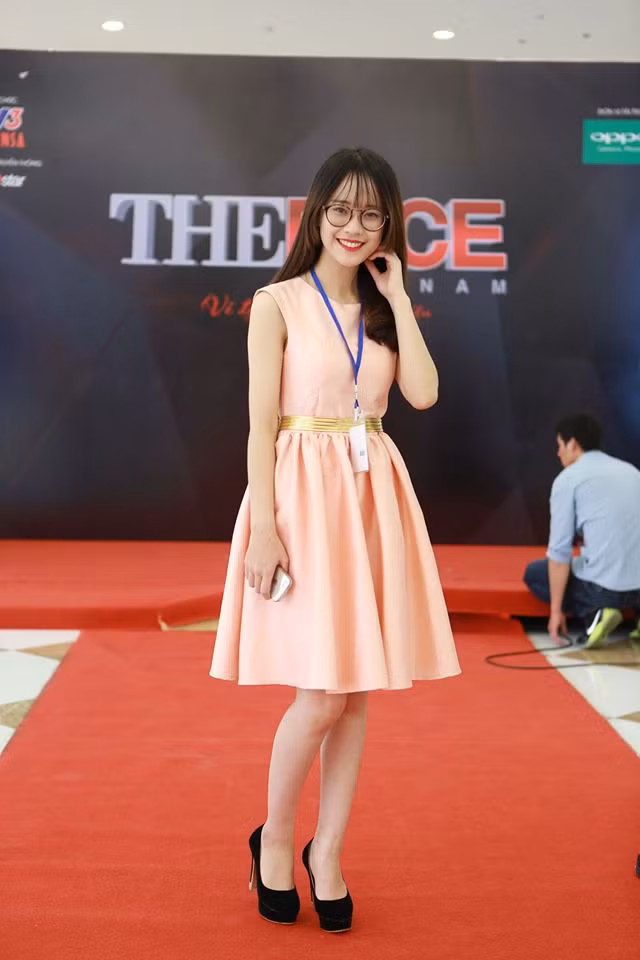 Ngoài sự xinh đẹp, tài năng ăn nói của Mara Mai Phương cũng giúp cô rất nhiều trong công việc. Giọng nói ấm áp, tình cảm làm mê đắm lòng người giúp cô nàng này tự tin với vai trò MC trong một số sự kiện lớn.