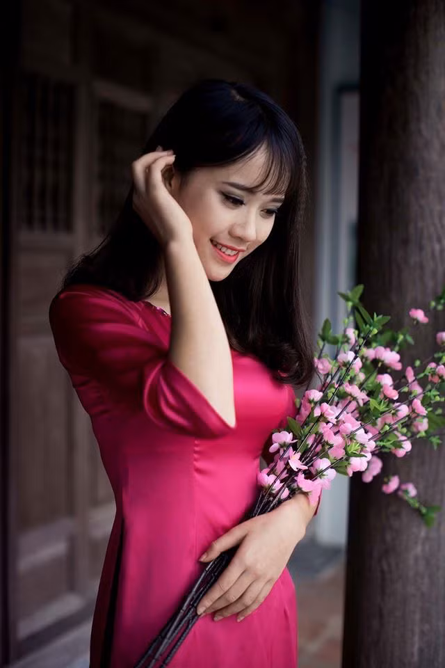 Mara Mai Phương tên thật là Ngô Mai Phương sinh năm 1997, hiện là sinh viên của Đại học Khoa học Xã hội và Nhân văn. Với sự duyên dáng và tài năng, cô nàng này luôn trở thành tâm điểm mỗi khi xuất hiện tại các sự kiện cũng như ngoài đời thường.