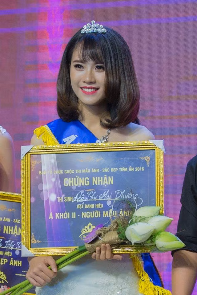 Mara Mai Phương đánh dấu sự xuất hiện của mình trong cộng đồng mạng sau khi bước ra từ cuộc thi Mẫu ảnh - Sắc đẹp tiềm ẩn 2016 với giải Á khôi 2. Chưa dừng lại ở đó, với lợi thế bởi khuôn mặt và ngoại hình, cô nàng sinh năm 1997 này dần dần nhận được rất nhiều lời mời chụp ảnh.