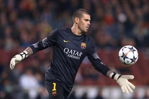 Thủ thành người Tây Ban Nha - Victor Valdes là người có 45 trận giữ sạch lưới tại UEFA Champions League. Trước khi đến với Man United, Valdes đã từng là một phần không thể thiếu trong hành trình chinh phục 3 chức vô địch của Barca ở mùa giải 2006, 2009 và 2011.