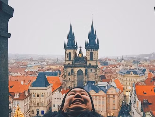 Michelle bắt đầu sử dụng tài khoản cá nhân từ khi bắt đầu đi du học tại Vienna (Áo) vào tháng 9 năm 2016. Tính đến bây giờ, cô bạn 2 cằm này đã dành thời gian check-in dáng cằm hai ngấn tại khắp các địa điểm thú vị mình từng ghé qua tròn một năm trời và tài khoản độc lạ này thu hút hơn 4000 lượt follow.