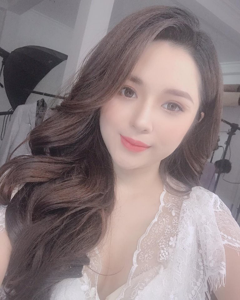 Diệu Linh cho biết, bản thân không cảm thấy mình làm điều gì trái thuần phong mỹ tục.