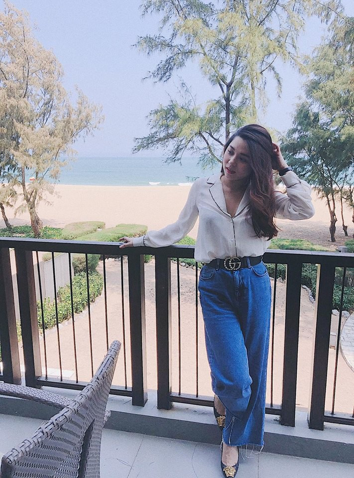 Diệu Linh cũng tự tin đăng khá nhiều bức ảnh tạo dáng với bikini lên mạng xã hội.