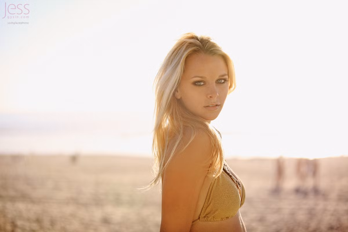 Với chiều cao 1m85 cùng gương mặt nổi bật, hoa khôi của làng bóng chuyền bãi biển Mỹ thu hút người nhìn từ sân bóng đến đời thường.