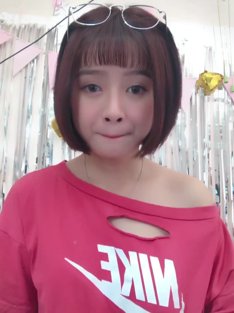 Trước những thông tin sai lệch này, Uyên Hana đã chính thức lên tiếng, khẳng định cô không phải là người trong clip nóng kia đồng thời tuyên bố sẽ can thiệp pháp lý nếu những thông tin xấu kia không được gỡ bỏ.