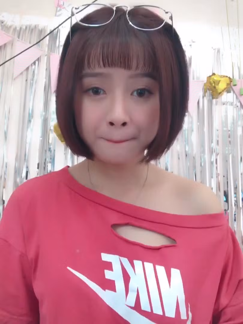 Trước những thông tin sai lệch này, Uyên Hana đã chính thức lên tiếng, khẳng định cô không phải là người trong clip nóng kia đồng thời tuyên bố sẽ can thiệp pháp lý nếu những thông tin xấu kia không được gỡ bỏ.