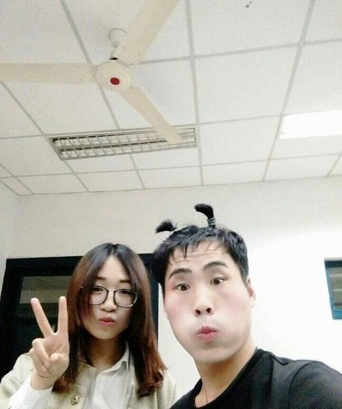 Thêm hai chỏm tóc, anh chàng này trở nên vô cùng tinh nghịch và đáng yêu.