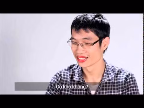 Đắng lòng hơn là các anh, em còn bị phỏng vấn xem cảm giác trang điểm ra sao? thích thú không?.