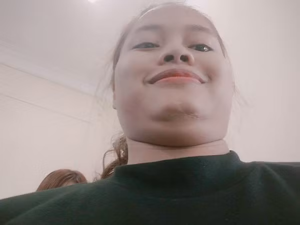 "Em chỉ muốn một cằm thôi, cớ sao lại cứ hai cằm thế này cơ chứ".