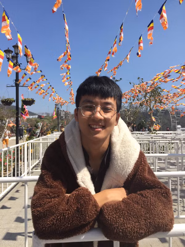 Được biết, cậu bạn "Gấu" đen đủi trong ngày Valentine có tên là Trần Hải, hiện đang sinh sống và làm việc tại Hà Nội.