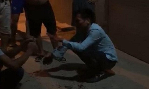 Xon xao clip thanh nien hiep dam bat thanh bi danh toi ta